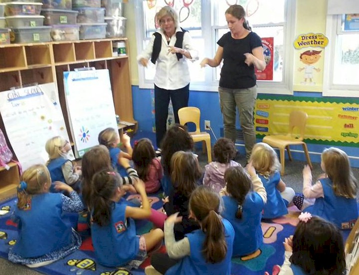Daisy Girl Scouts Earn Sign Language